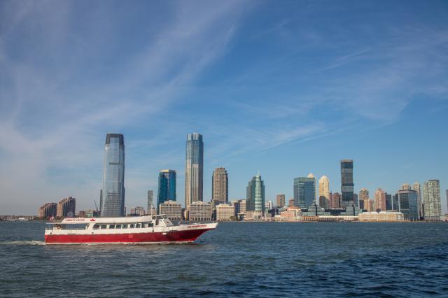 Manhattan je ostrov z každej strany je obmývaný riekami Hudson 