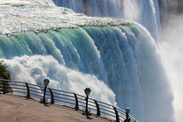 Popri brehu Ontárijského jazera sa dostaneme k Niagarským vodop