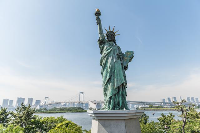 Ostrov Odaiba s kópiou sochy slobody je pre Tokijčanov oddychov