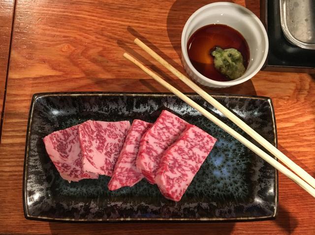 Lahodný Kobe beef steak. Ak nie ste vegetarián či vegán, musíte