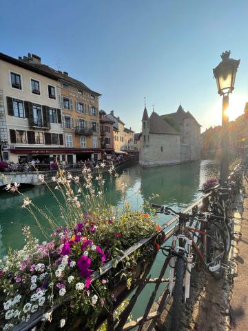 Annecy – francúzske Benátky obklopené jazerom a horami. Foto : 