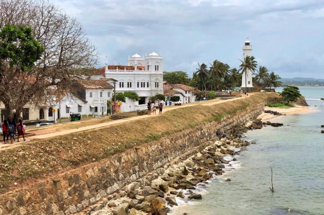 Okolo zlatých pláží prechádzame ďalej na juh do Galle.
foto : R