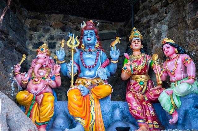 Prešperkované detaily hinduistických chrámov.
foto : archív 