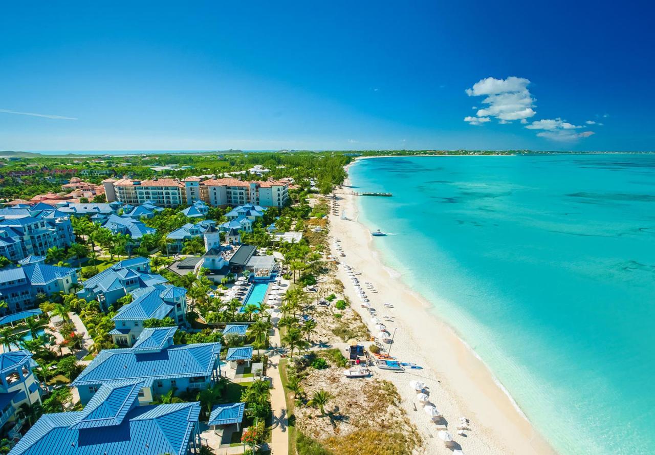 Turks and Caicos - Grace beach na jej konci