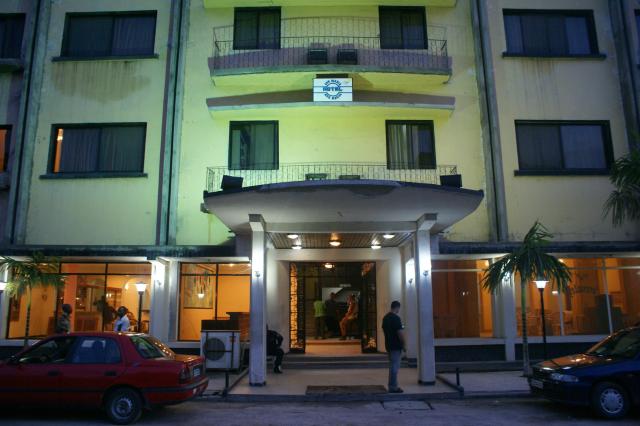 Tento, alebo podobný hotel využívame v Kinshase. Foto: Ľuboš Fe