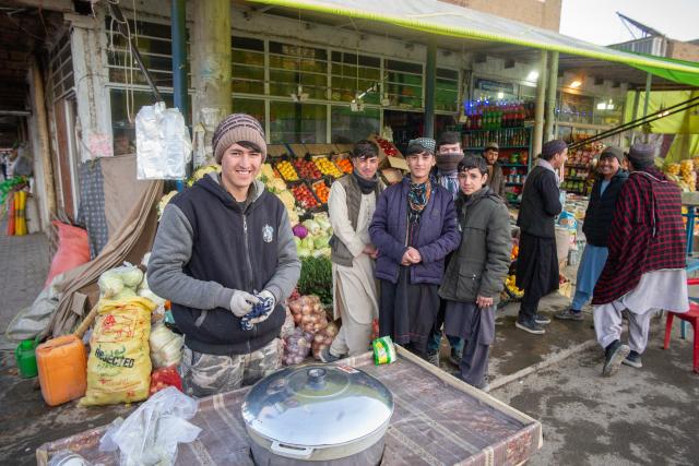 Trh v Bamjáne a stretnutie s etnikom Hazara. Fotografia: Ľuboš 