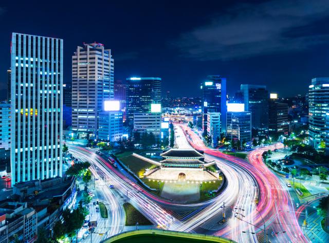 Seoul - pulzujúce hlavné mesto Južnej Kórey, kde sa stretáva hi