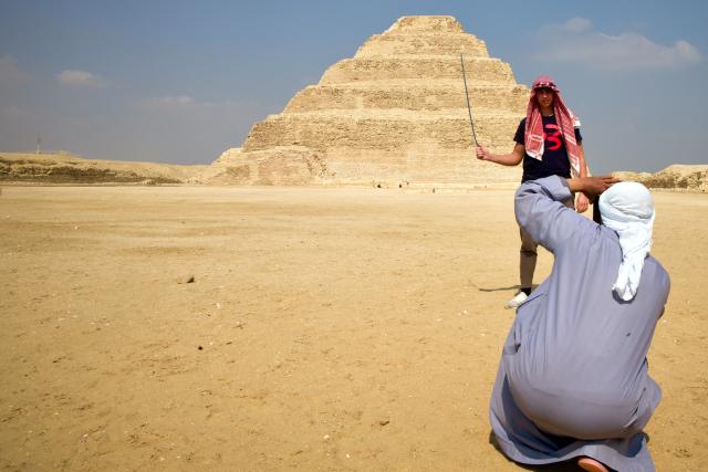 Prichádzame v čase kedy je pyramída najlepšie nasvietená a jej 