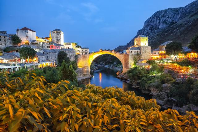 Mostar, mesto s bohatou, ale aj smutnou históriou je známe po c
