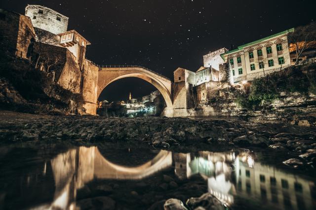 Starý most sa v noci mení na magickú scenériu. Foto: Archív 