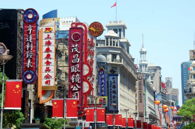 Moderná Nanjing road na brehu starého Pudongu foto: Archív 