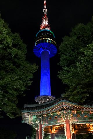 Nočná N Soul Tower na vrchu hory Namsan.
foto: Martin ŠIMKO - 