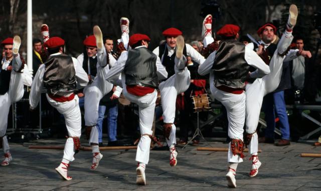 Od slávností, ako sú Feria de Abril v Seville a San Fermín v Pa