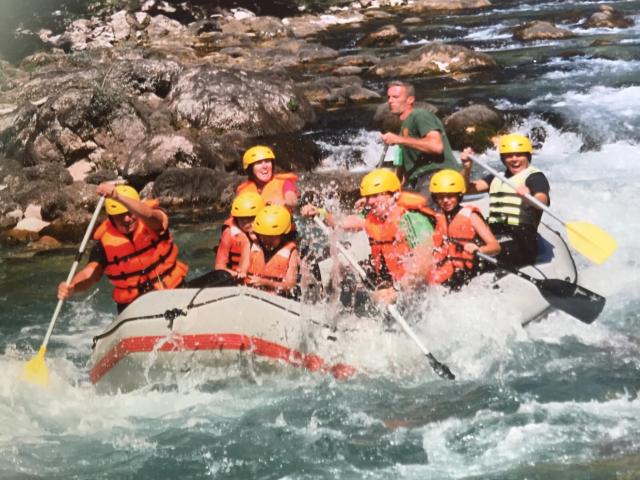Rafting pod Pyrenejami ponúka vzrušujúci zážitok na divokých ri