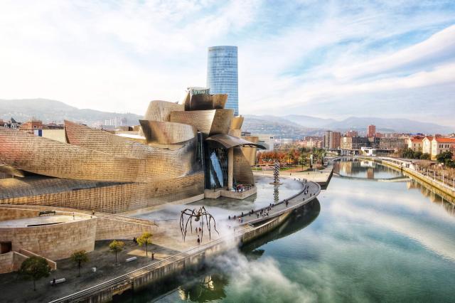 Múzeum Guggenheim v Bilbao je jedným z najvýznamnejších príklad