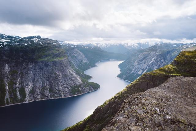 Legendarny kus skaly nad fjordom Lysefjord (Photo: archív )