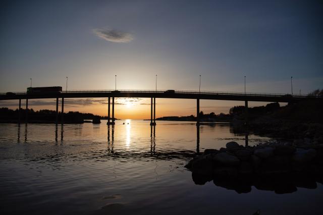 Západ slnka pri moste Hafrsfjord
(photo: archív )