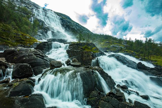 Langfossen - Je považovaný za jeDeň z najvyšších a najkrajších 