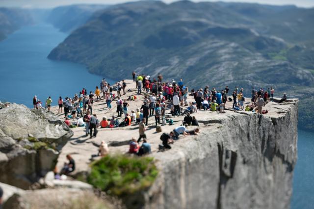 Pôsobivý skalný výčnelok nad fjordom Lysefjord (Photo: archív )