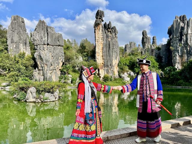 Stretávame aj rôzne kmene, ktoré stále žijú na území južnej Čín