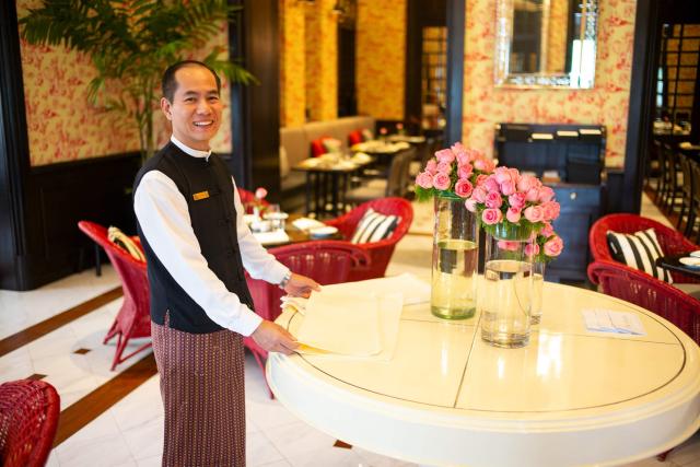 Najluxusnejší hotel reprezentujúci starý Rangon, hotel Strand. 