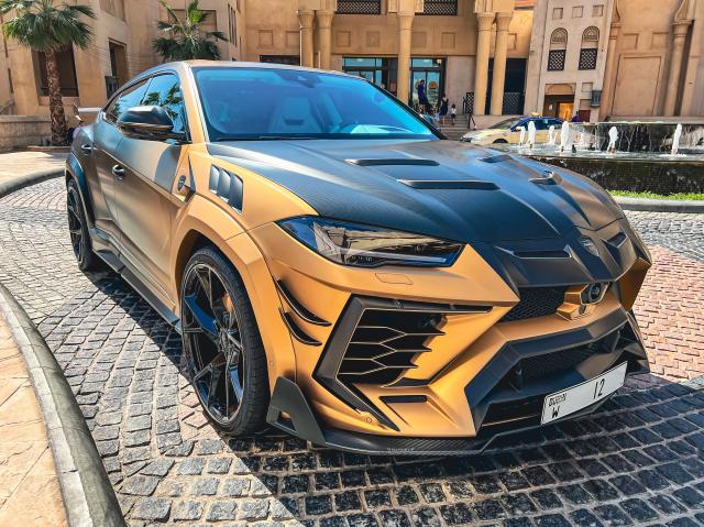 Lamborghini Urus patriaci Sheikhovi Hamdanovi. Jedinečný exempl