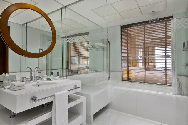 Four Points by Sheraton Bur Dubai - kúpeľne poskytujú všetok po
