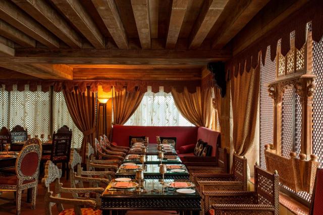 Four Points by Sheraton Bur Dubai - tu si vychutnajte miestne d