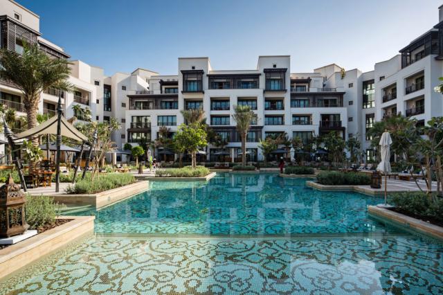 Jumeirah Al Naseem - resort leží na slávnej Jumeirah beach. Dok