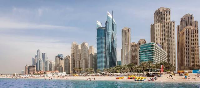 Hilton Dubai Jumeirah má svoju pláž otočenú smerom na Arabské m