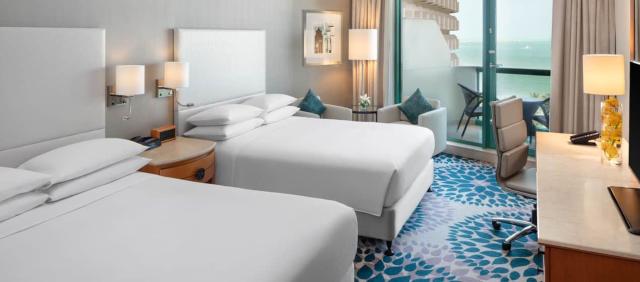 Hilton Dubai Jumeirah - štandardná izba s oddelenými posteľami.