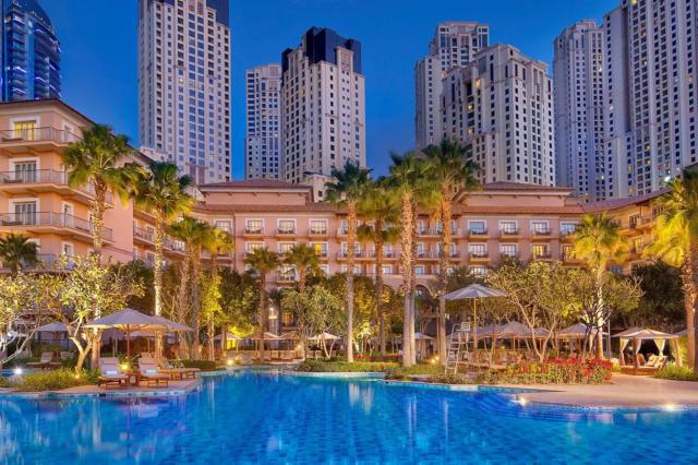 Ritz Carlton bol na tejto pláži postavený ako prvý a tak je níz