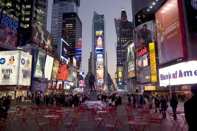 Times Square - život sa tu nezastaví ani v noci. foto:  - archí