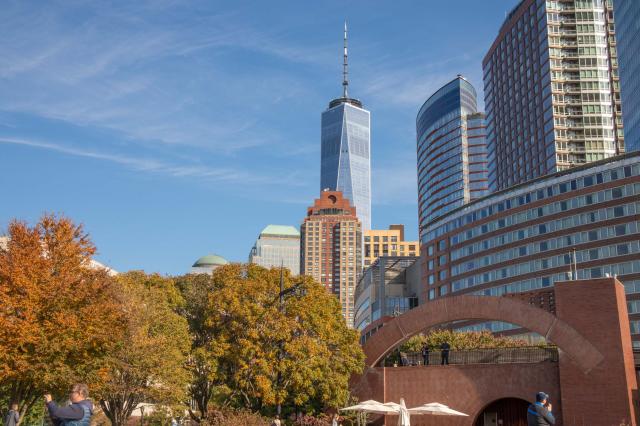 Finančné centrum na Dolnom Manhattane s mrakodrapom One WTC. fo