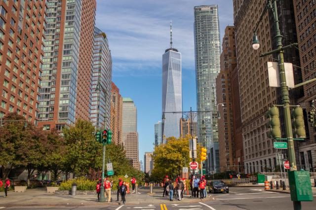 Najjužnejším okrajom Manhattanu je Battery Park, z ktorého sú k