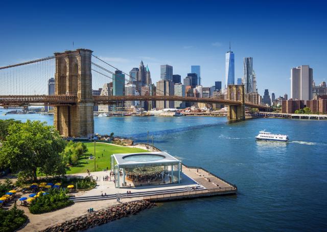 Pohľad na Brooklynský most a Dolný Manhattan. foto:  - archív