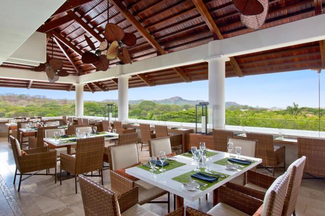 The WESTIN sa tiahne od najvyššieho bodu kopca, kde je recepcia