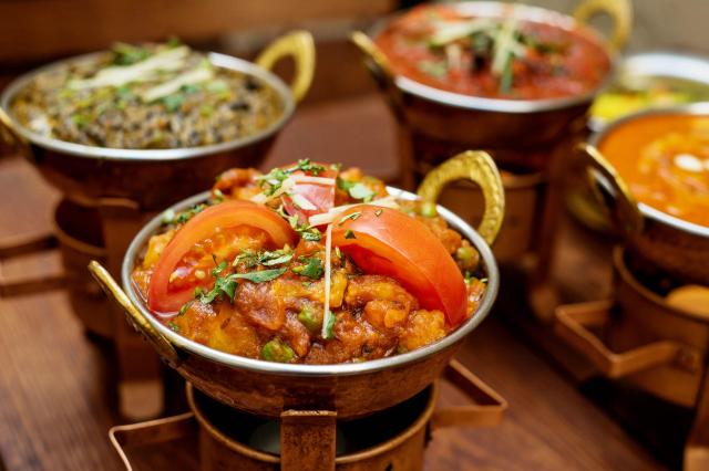 Chutná indická strava. Paneer? Tandoori chicken masala? Vysvetl