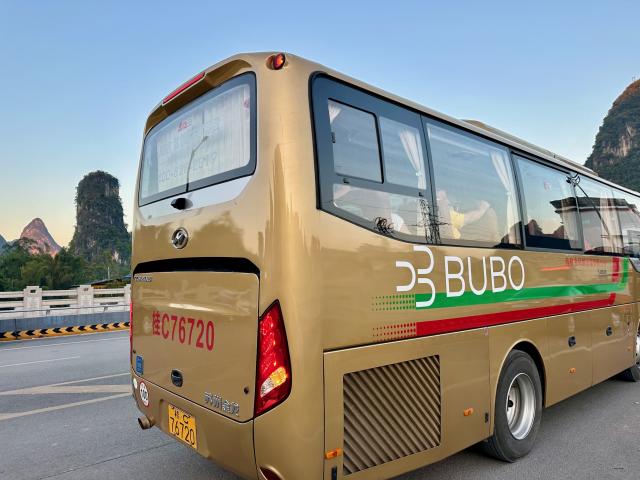 Tam kde iný končia my začíname. Hodinu prenajatým autobusom na 