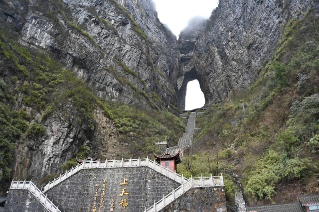 Tianmen - schody do neba. Trúfnete si na 999 schodov, alebo upr