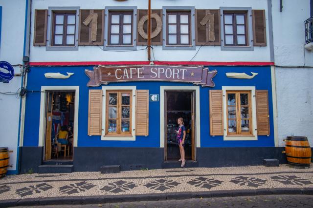 A keď sa im to podarí, tak sa každý zastaví v Peters cafe sport