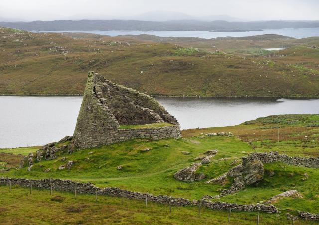 Broch (veža) Dun Carloway. Tu si uvedomíme, že Rimania si na Vo