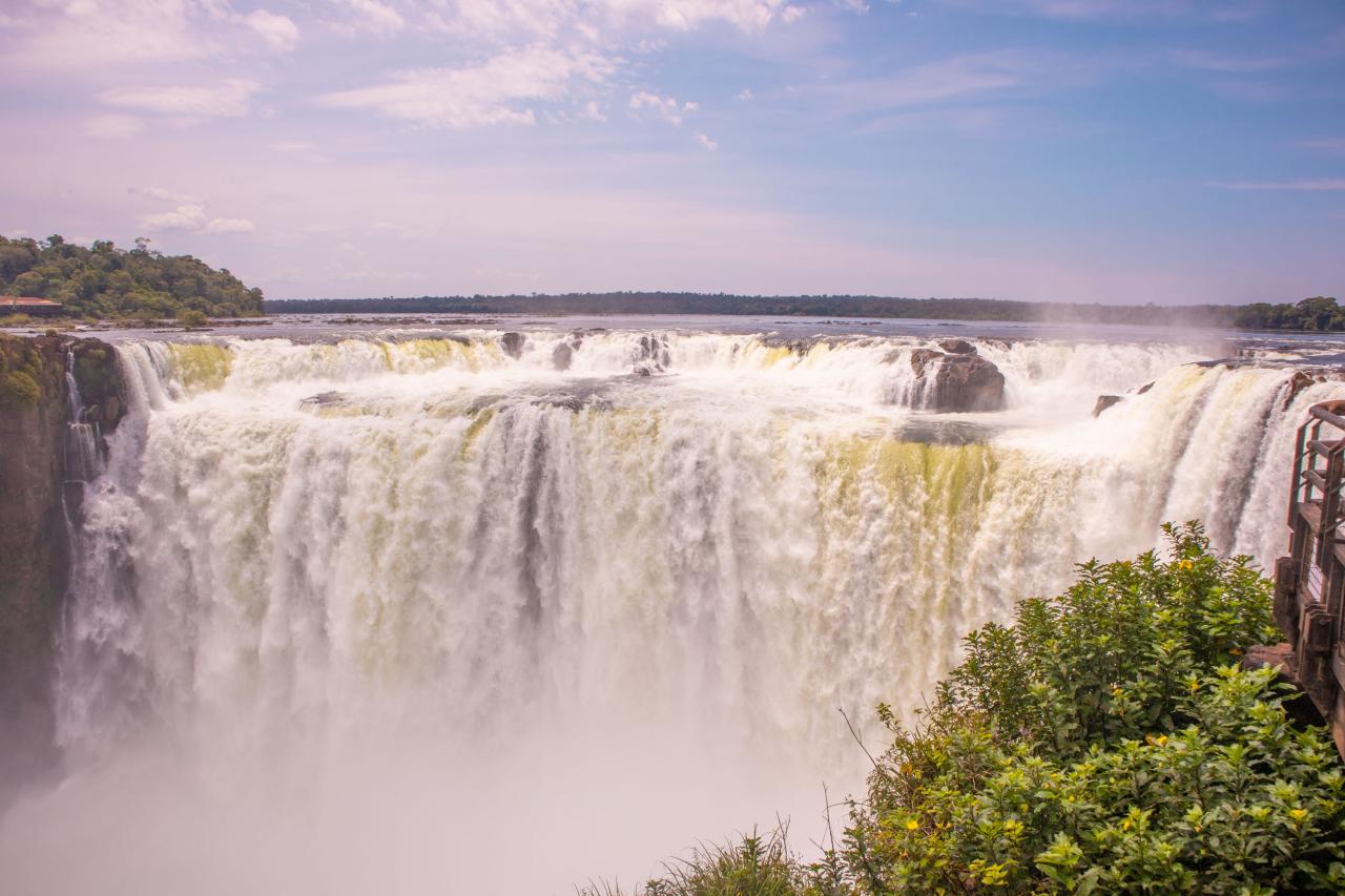 Vodopády Iguazú. Takto sa nám otvára pohľad na veľkolepé prírod