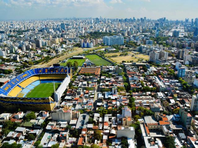 Štvrť La Boca zo vzduchu. Vľavo štadión Boca Juniors. Foto: Mir