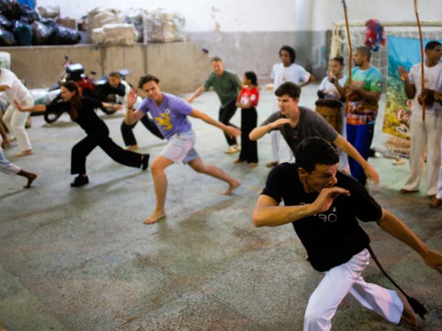 Vo favele sme si vyskúšali tradičný tanec - capoeira. Foto: Ľub