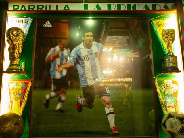 Maradona a Messi sú miestne legendy. Foto: Ľuboš Fellner - 