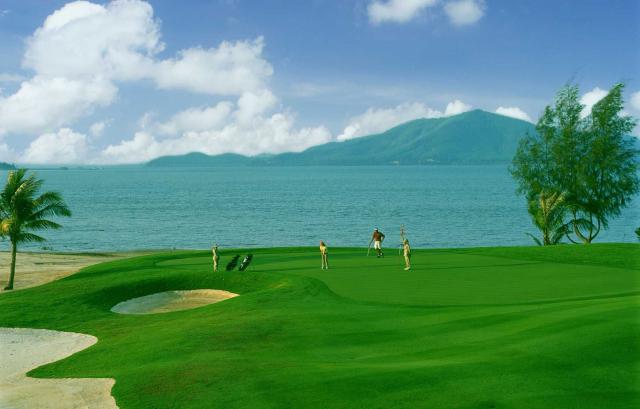 Golfistom radi sprostredkujeme tie najlepšie ihriská. Skúste tr