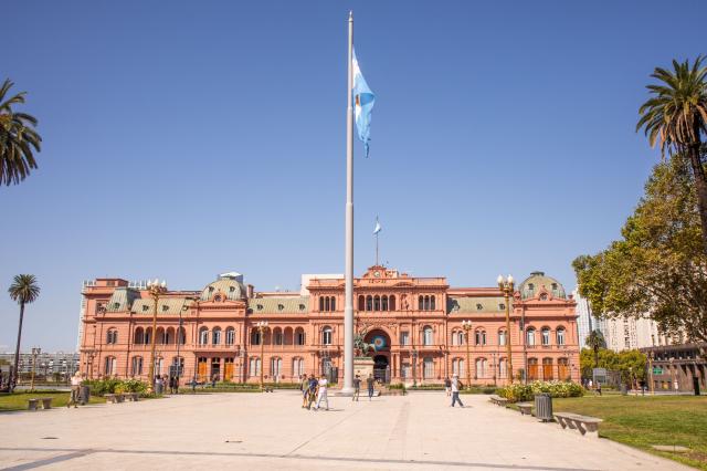 Nemôžeme obísť aj námestie Plaza Mayo, so svetoznámym preziDeňt