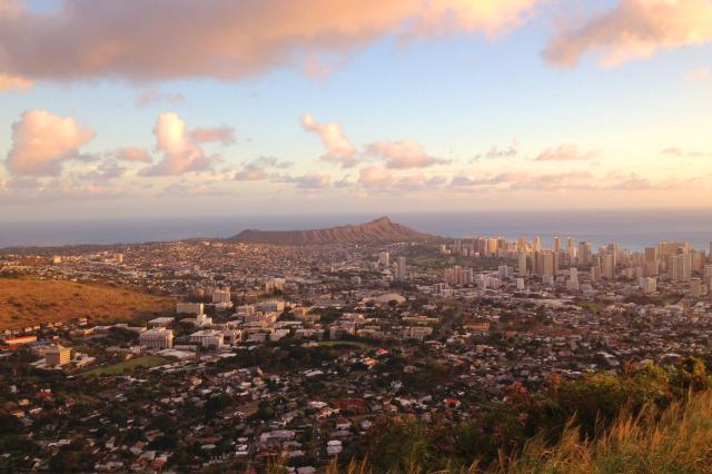 Honolulu je hlavné a najväčšie mesto súostrovia. Prejdite sa pr