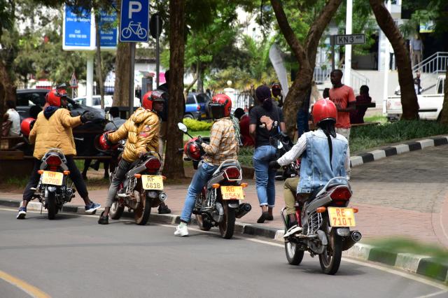 V Kigali uvidíme množstvo skútrov a v dedinách zase dominujú cy